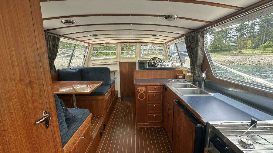 32ft Coastal Craft Yacht For Sale