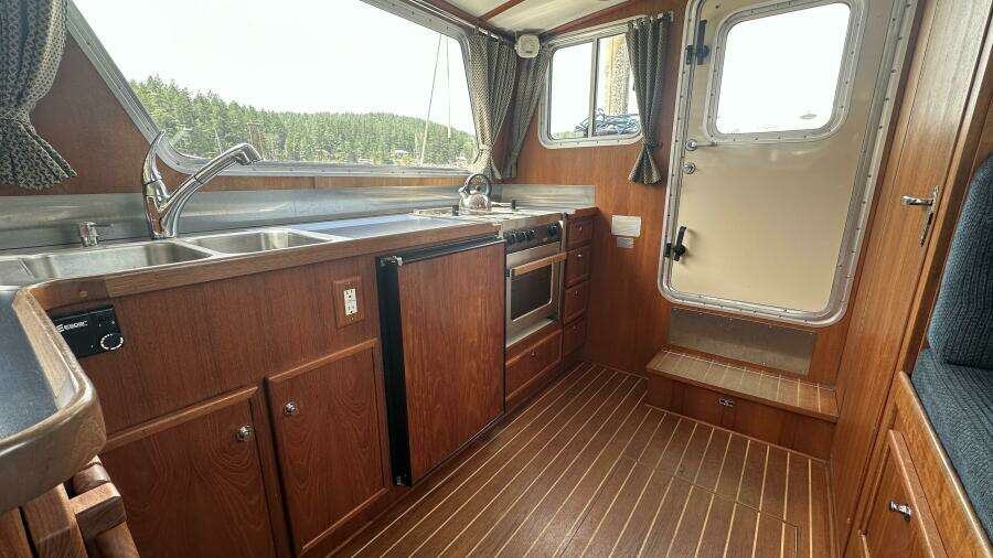 32ft Coastal Craft Yacht For Sale