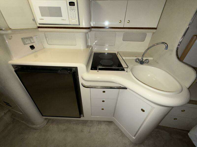 33ft Sea Ray Yacht For Sale