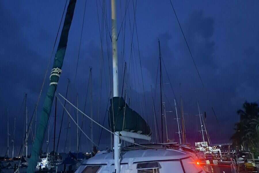 2000-charter-cat-wildcat-35-sail-9915758-20250819174940631-3.jpg