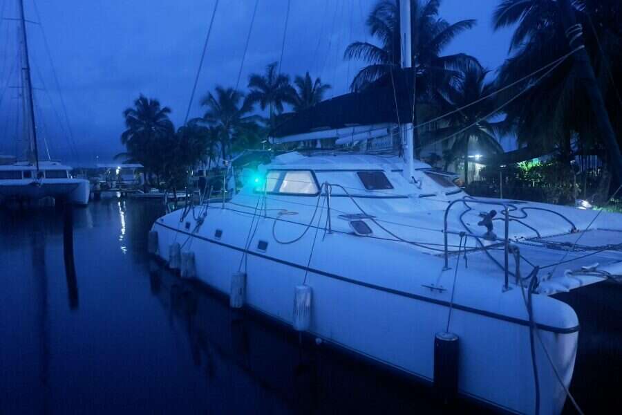 2000-charter-cat-wildcat-35-sail-9915758-20250819174940019-2.jpg