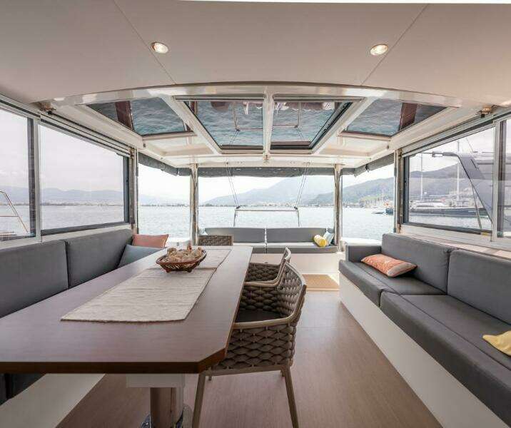 Catamaran Bali 4.8 interior