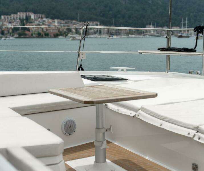 Bali 4.8 table
