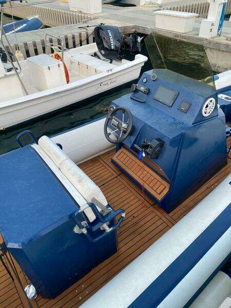 Blackfisk 8M pilot seat