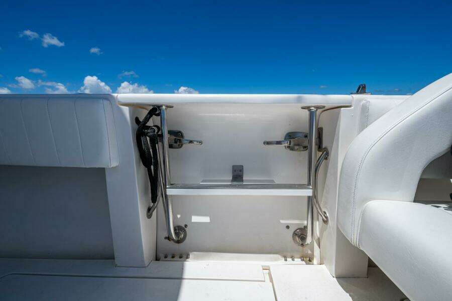 32ft Intrepid Yacht For Sale