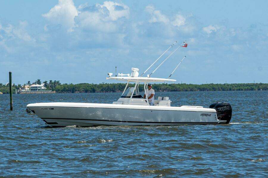 32ft Intrepid Yacht For Sale
