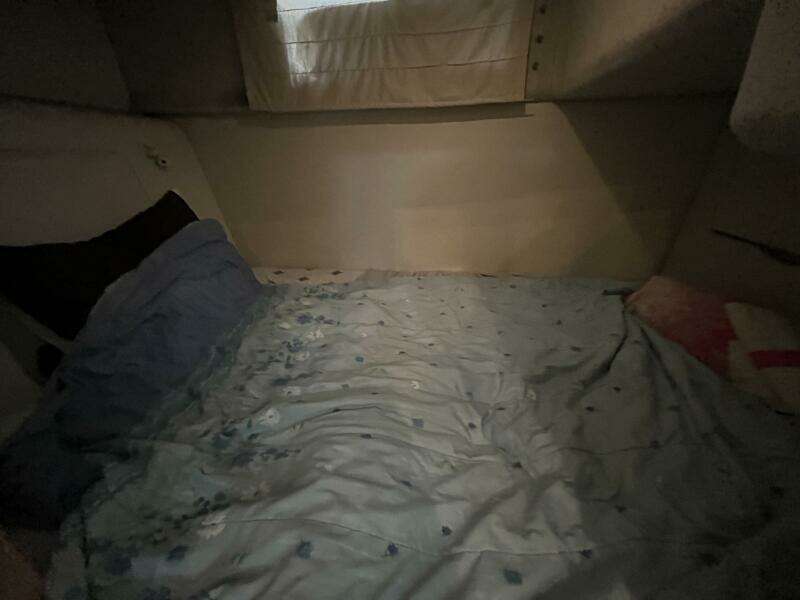 Low Fuss 33ft Maxum Yacht For Sale