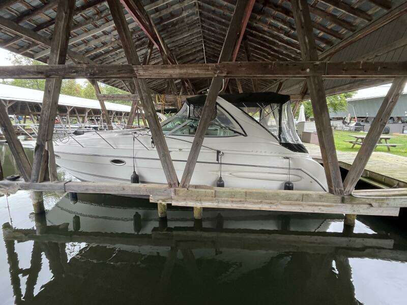 Low Fuss 33ft Maxum Yacht For Sale