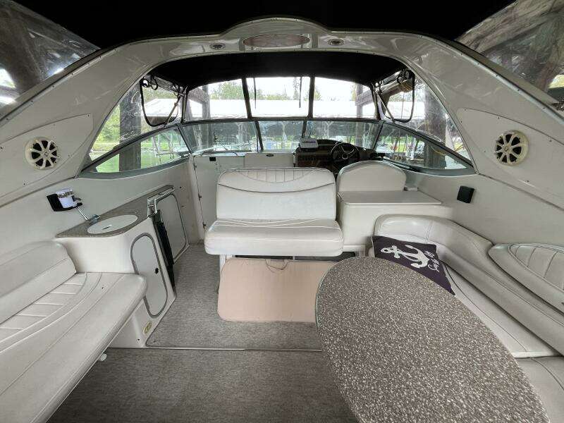Low Fuss 33ft Maxum Yacht For Sale