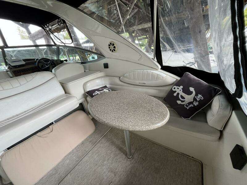 Low Fuss 33ft Maxum Yacht For Sale