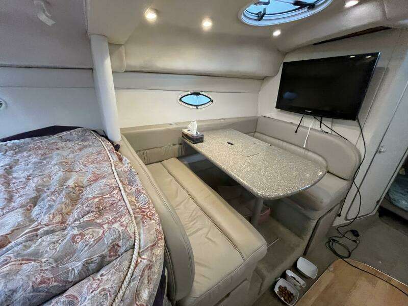 Low Fuss 33ft Maxum Yacht For Sale
