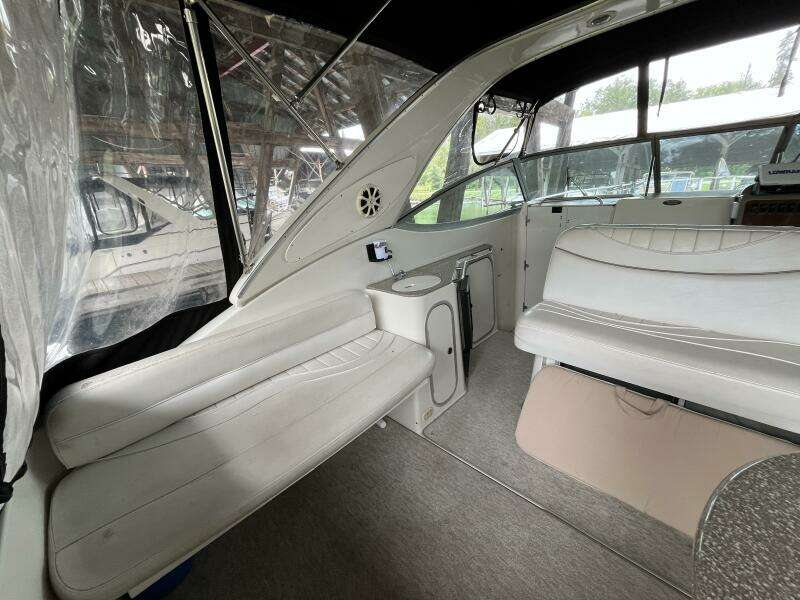 Low Fuss 33ft Maxum Yacht For Sale