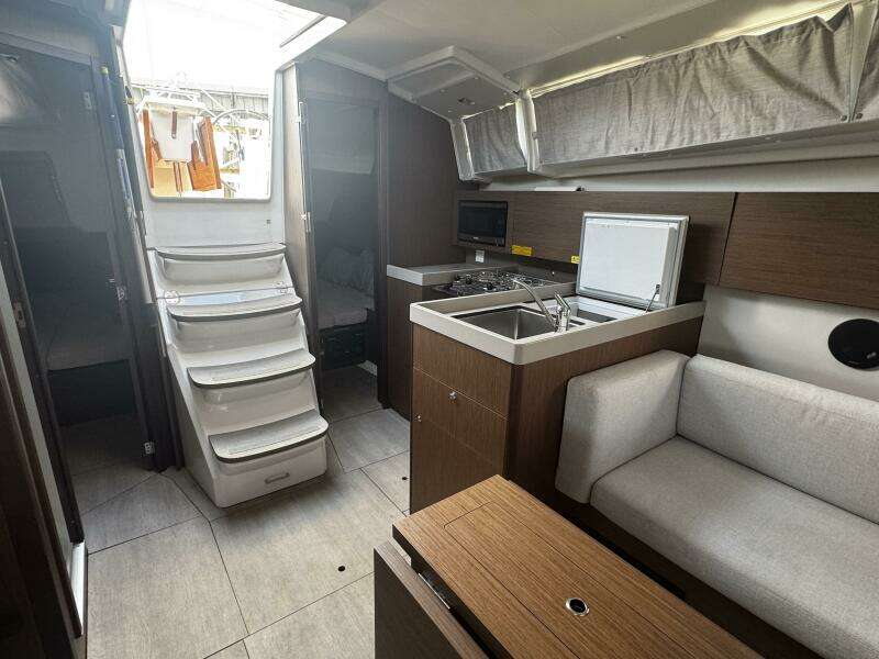 38ft Beneteau Yacht For Sale