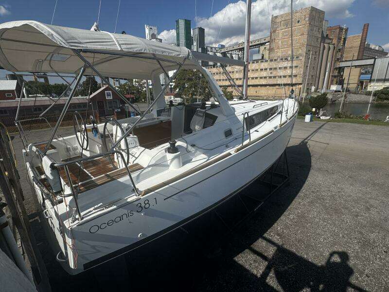 38ft Beneteau Yacht For Sale
