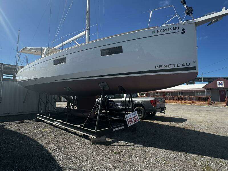 38ft Beneteau Yacht For Sale