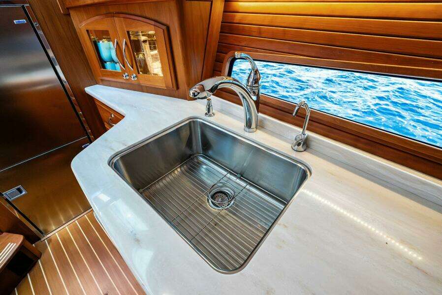 2019 Sabre 48 Flybridge HIGHLANDER