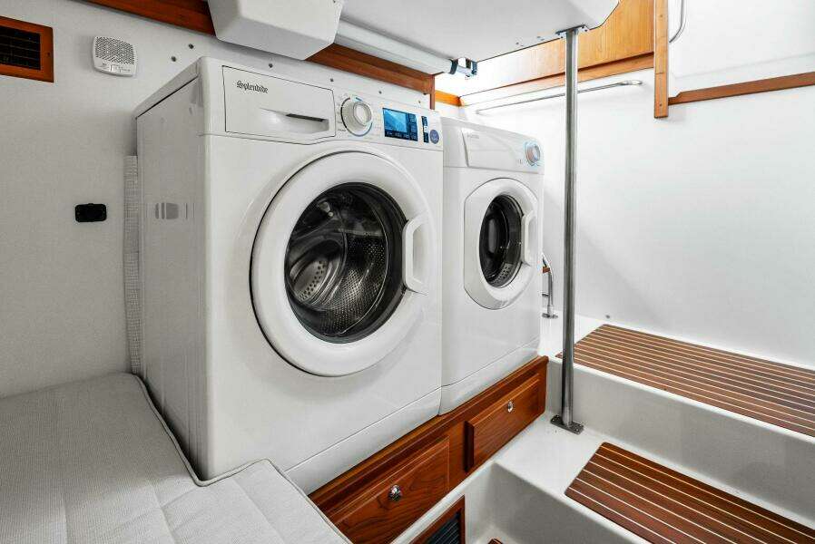 2019 Sabre 48 Flybridge HIGHLANDER