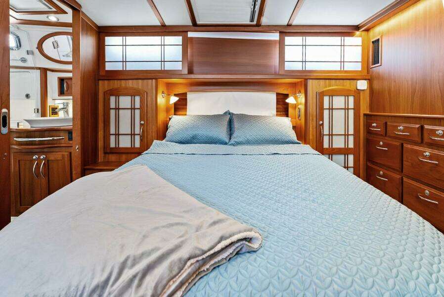 2019 Sabre 48 Flybridge HIGHLANDER