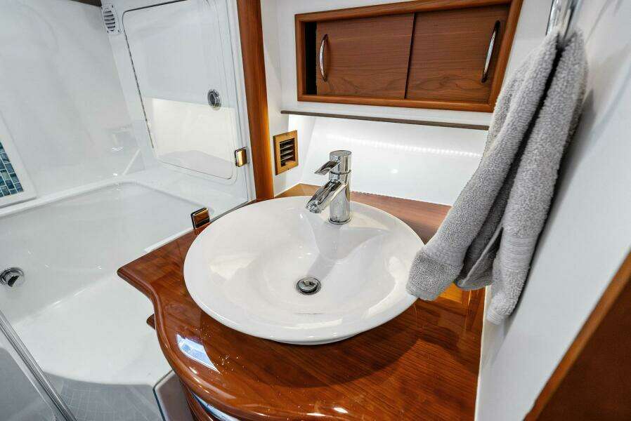 2019 Sabre 48 Flybridge HIGHLANDER