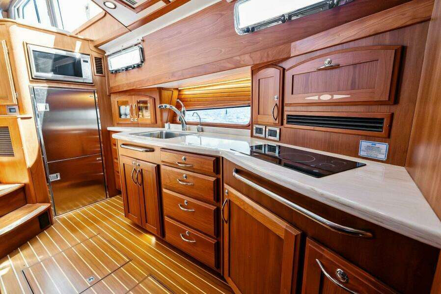 2019 Sabre 48 Flybridge HIGHLANDER