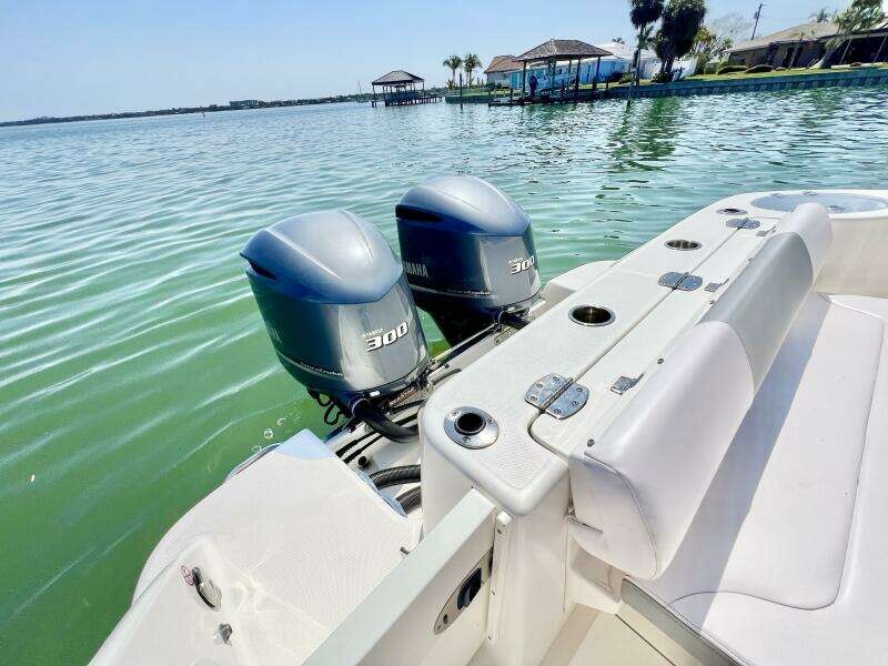 30ft Robalo Yacht For Sale