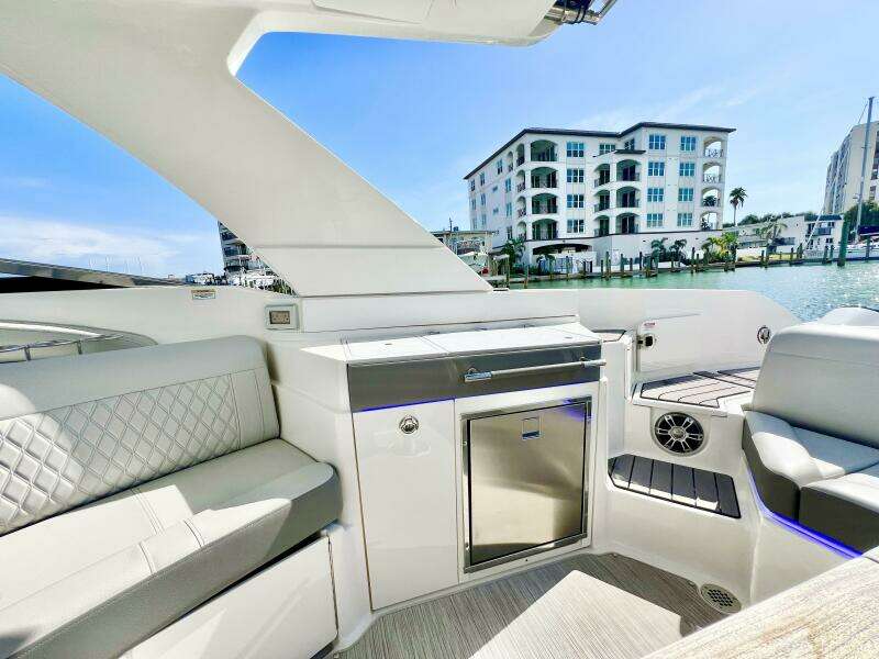 35ft Sea Ray Yacht For Sale