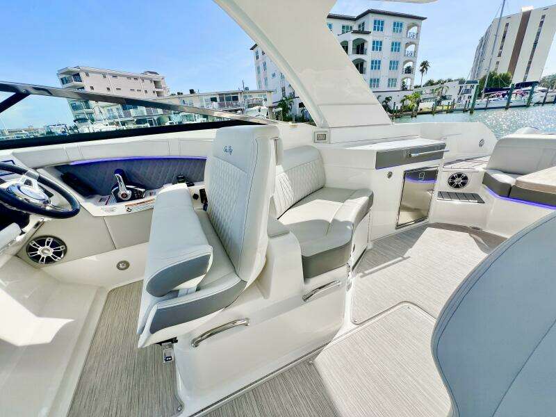35ft Sea Ray Yacht For Sale
