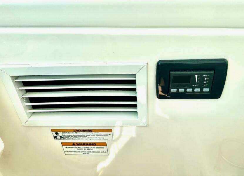 Stbd Side Helm Deck AC Control