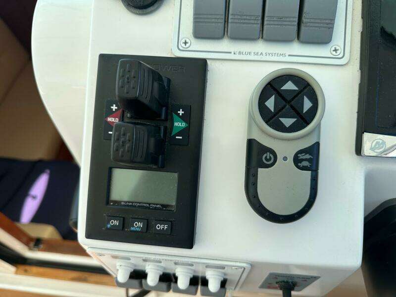 Easy Dock Bow And Spotlight Remote