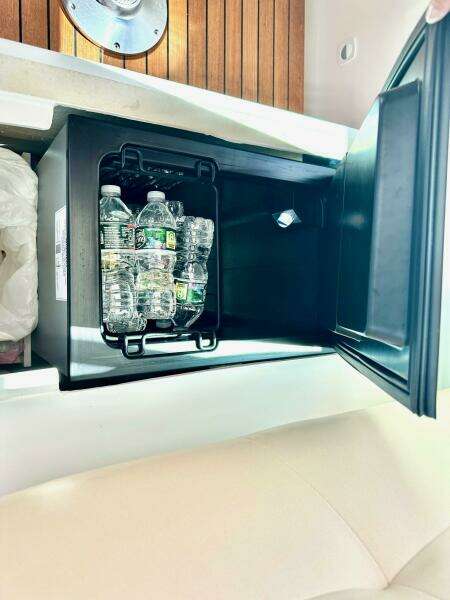 Helm Freezer Under Dinnette