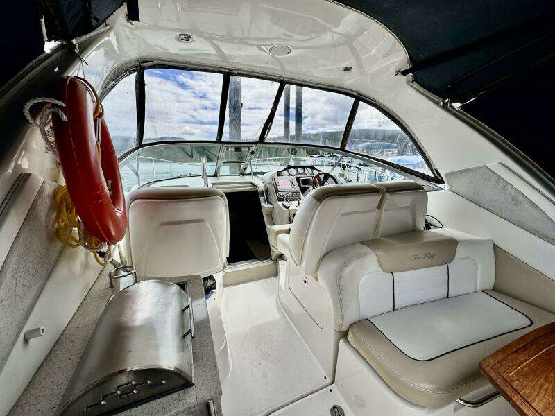 33ft Sea Ray Yacht For Sale