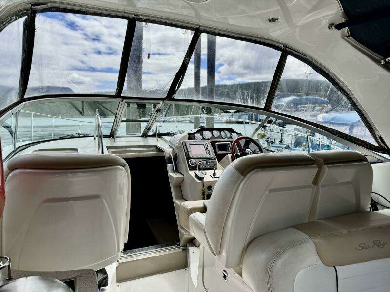 33ft Sea Ray Yacht For Sale