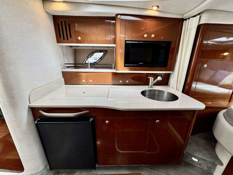 33ft Sea Ray Yacht For Sale