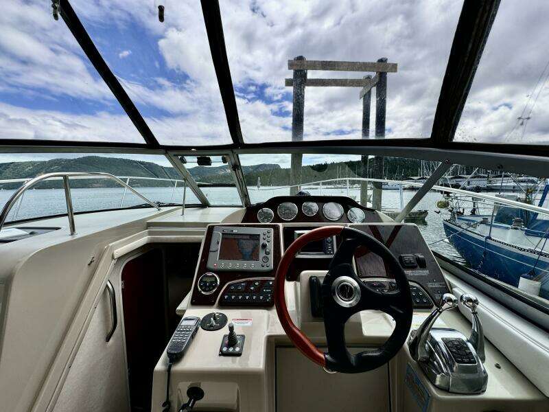 33ft Sea Ray Yacht For Sale
