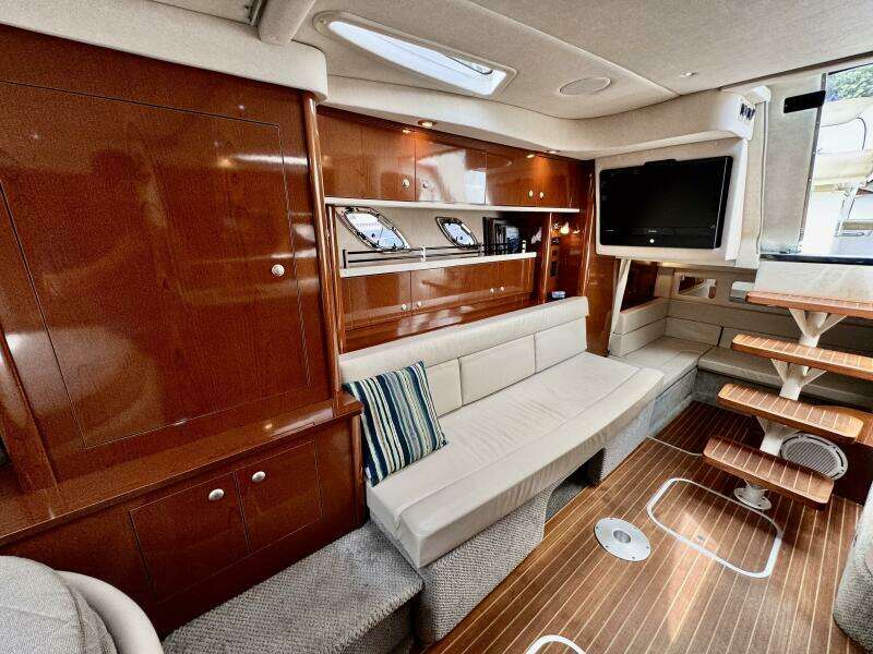 33ft Sea Ray Yacht For Sale