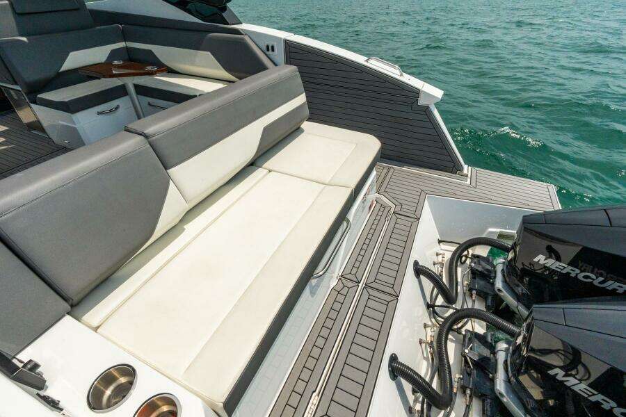 38ft Cruisers Yachts Yacht For Sale
