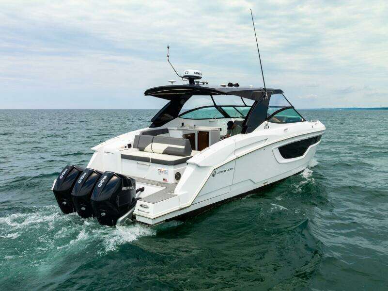 38ft Cruisers Yachts Yacht For Sale