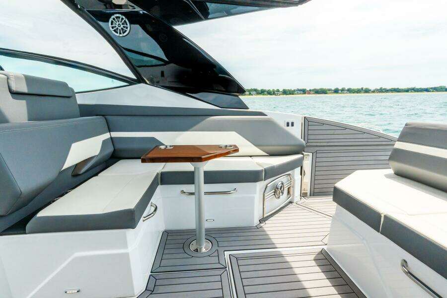 38ft Cruisers Yachts Yacht For Sale