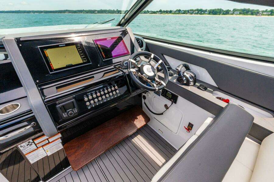 38ft Cruisers Yachts Yacht For Sale