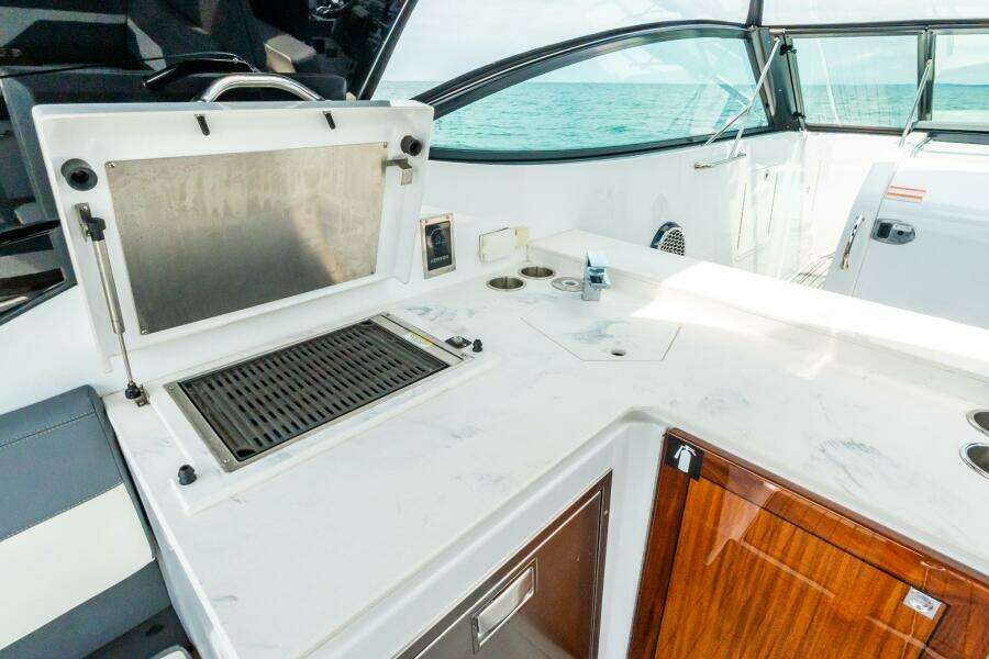38ft Cruisers Yachts Yacht For Sale
