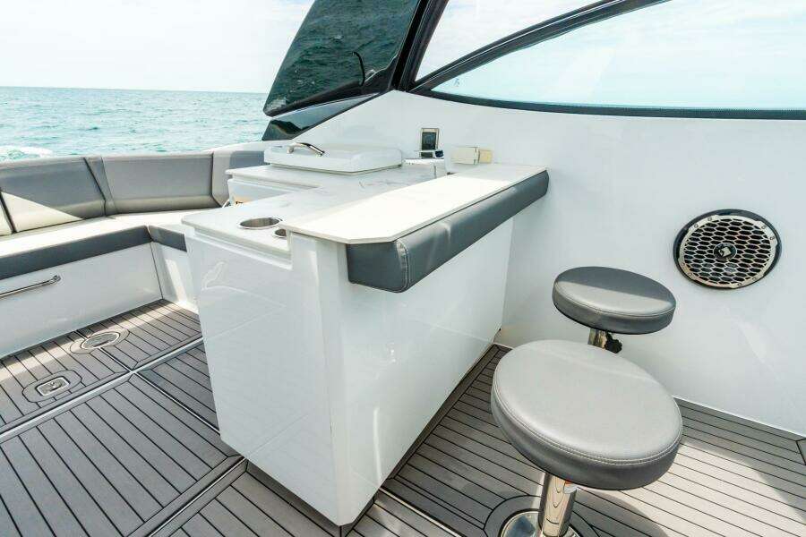 38ft Cruisers Yachts Yacht For Sale