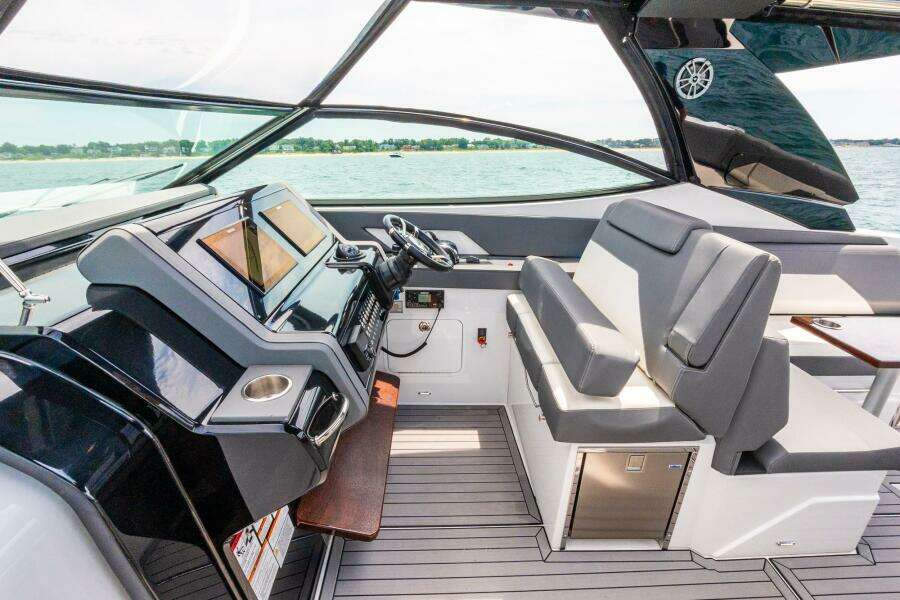 38ft Cruisers Yachts Yacht For Sale