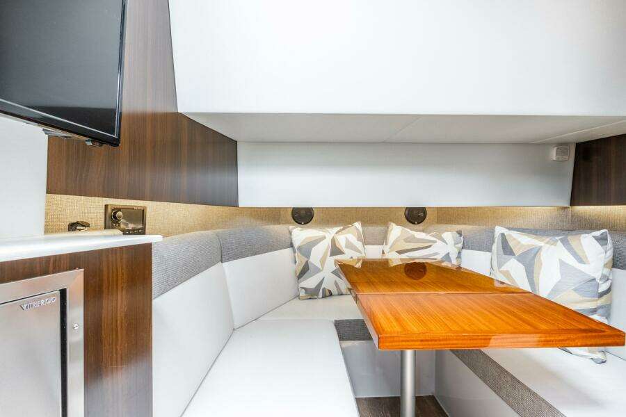 38ft Cruisers Yachts Yacht For Sale