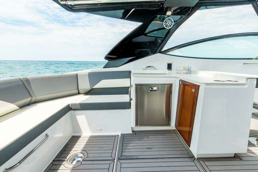 38ft Cruisers Yachts Yacht For Sale