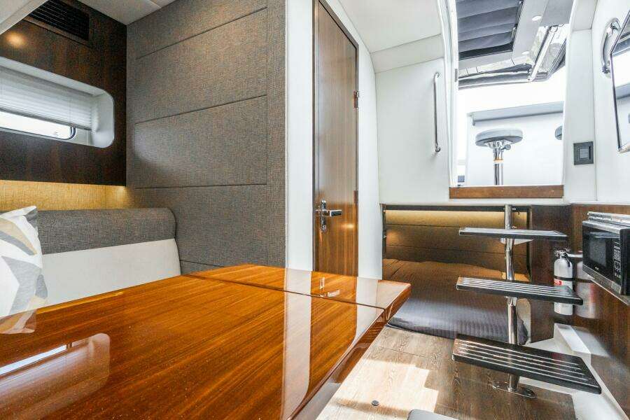 38ft Cruisers Yachts Yacht For Sale