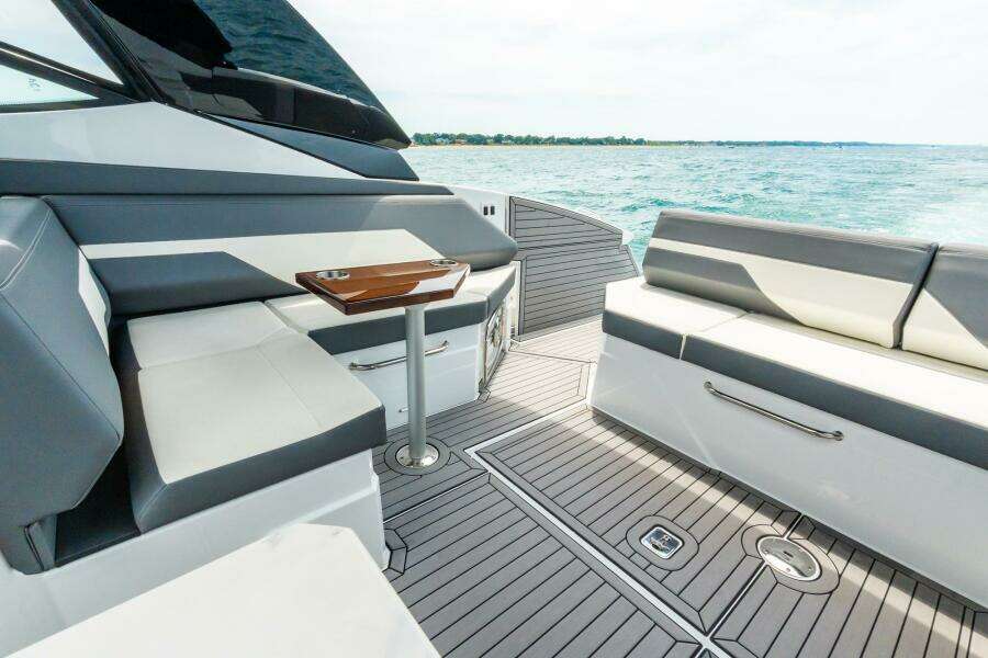 38ft Cruisers Yachts Yacht For Sale