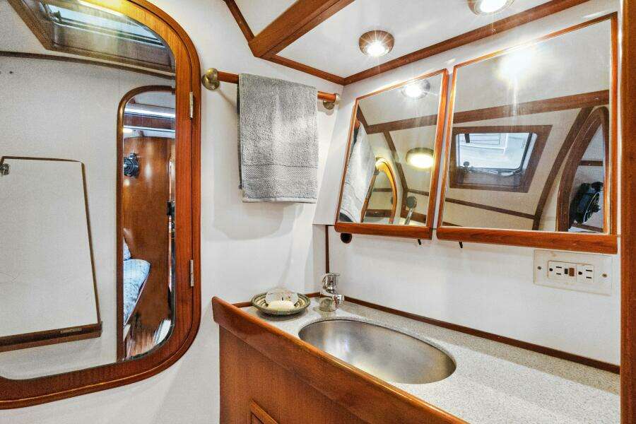 Southern Cross 46ft Hylas Yacht For Sale