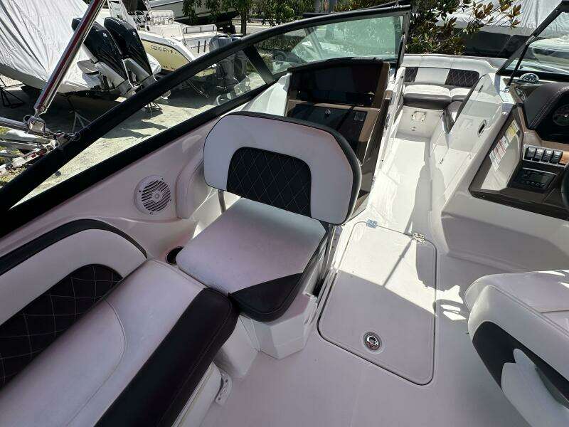 25ft Monterey Yacht For Sale