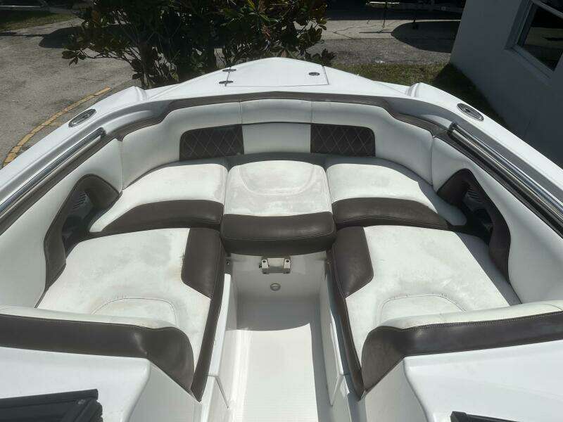 25ft Monterey Yacht For Sale