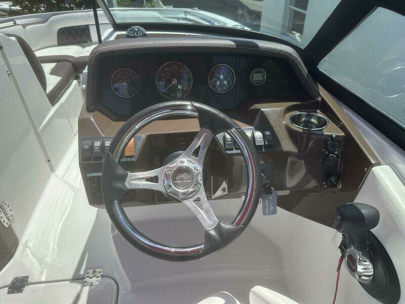 25ft Monterey Yacht For Sale